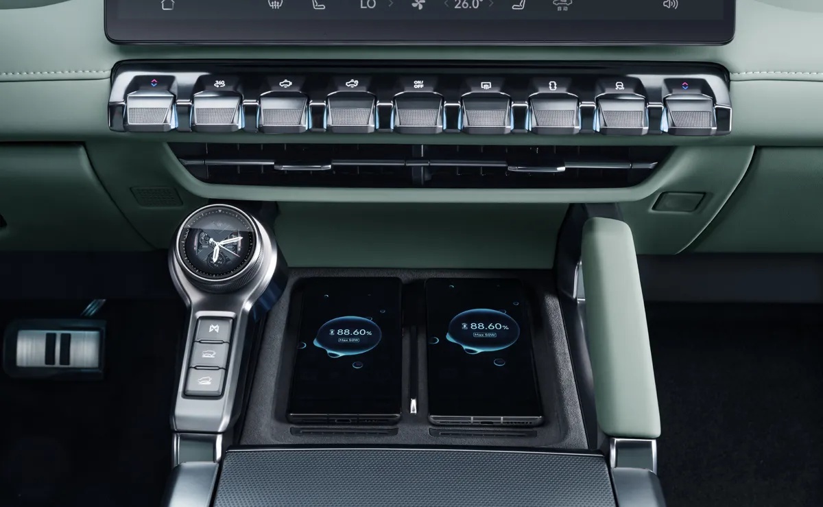 Mhero 817 body detail