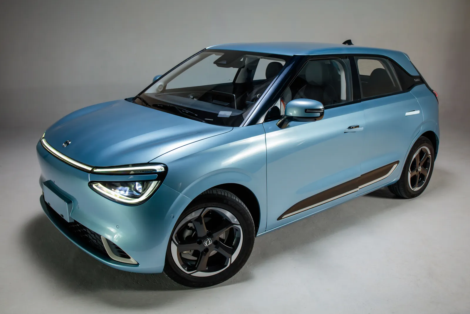 BOX 01 EV front three-quarter exterior view