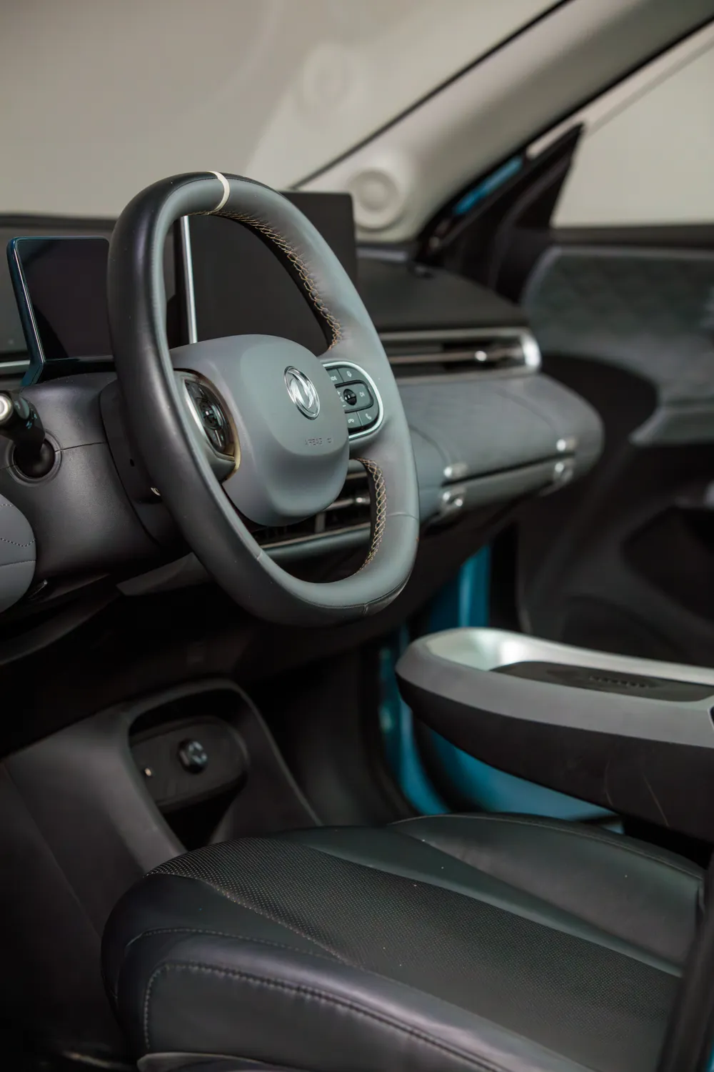 BOX 01 EV vertical cabin view