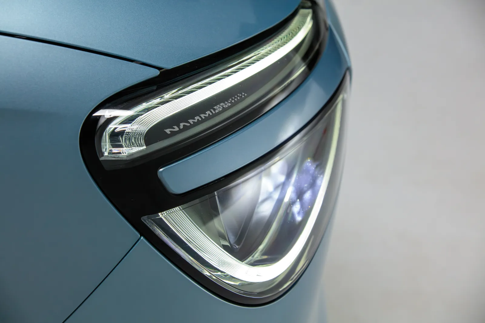 BOX 01 EV front lighting detail