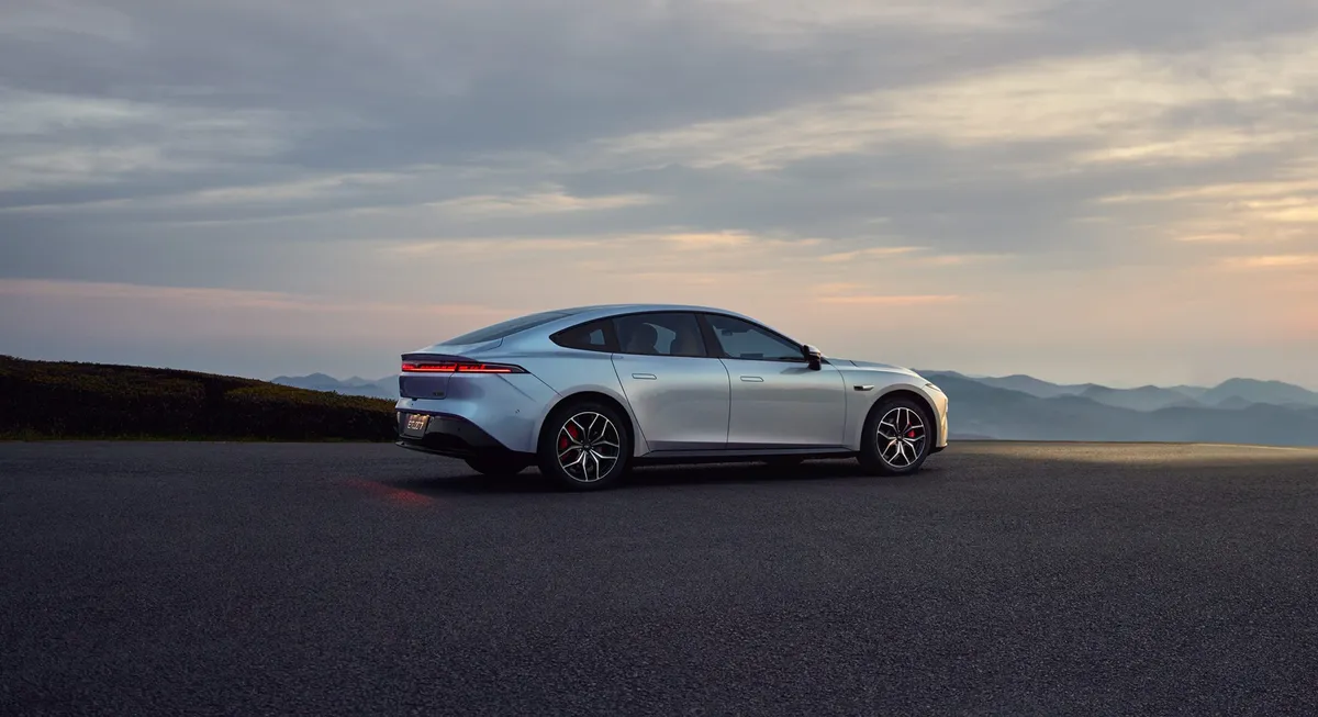 Eπ 007 PHEV design detail