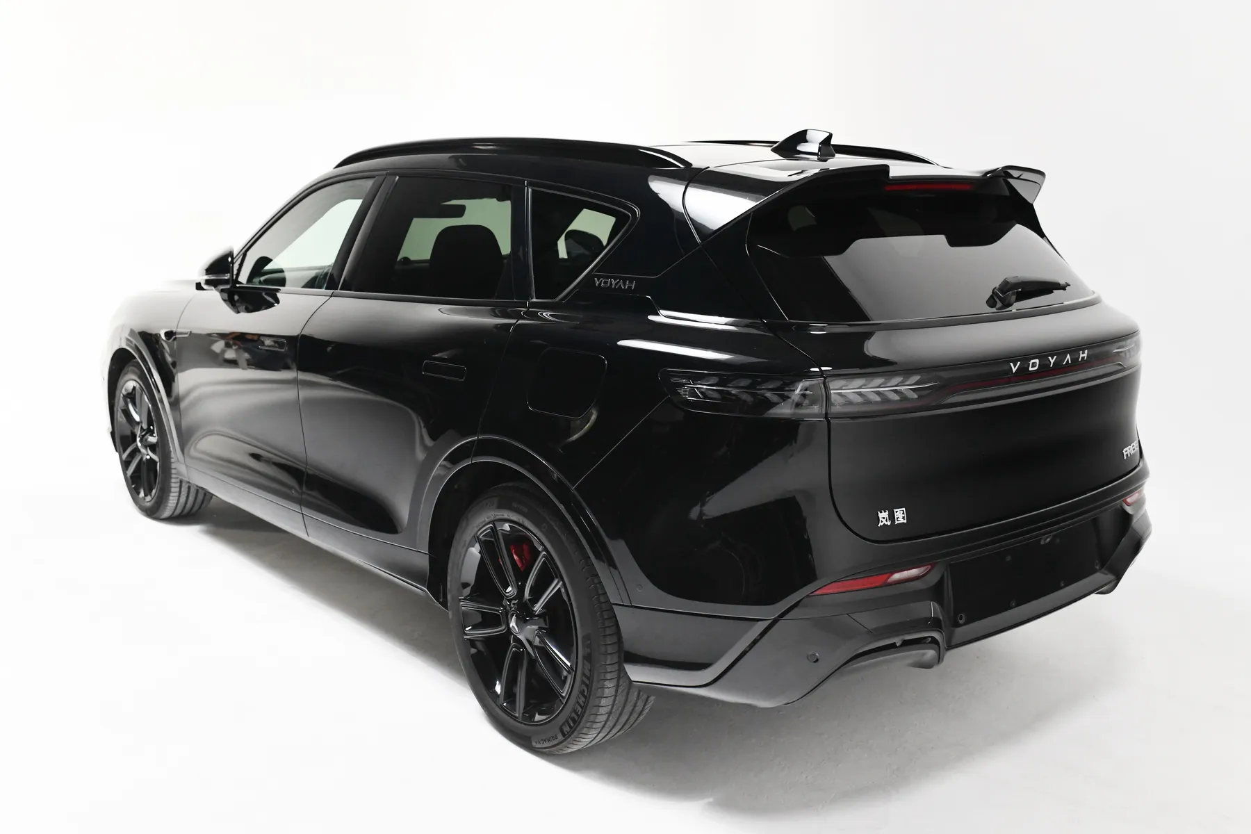Black Voyah Free, rear three-quarter exterior view