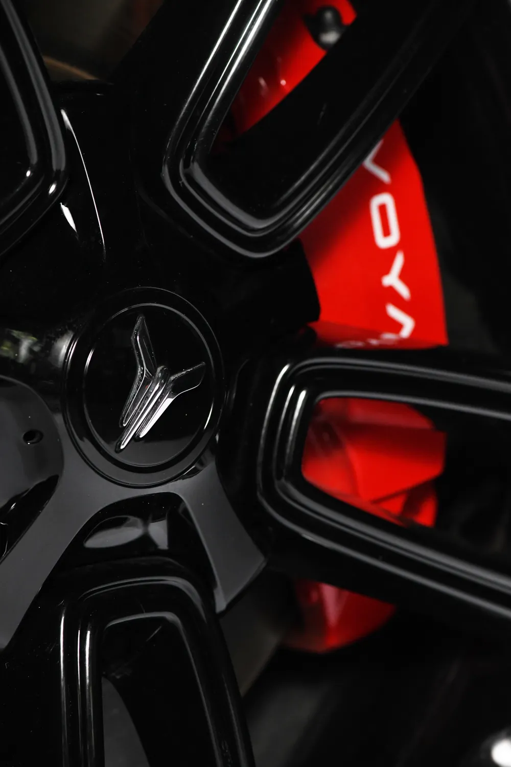 Voyah Free wheel and brake caliper detail