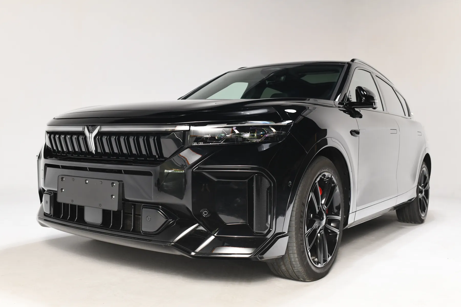 Black Voyah Free, front three-quarter view
