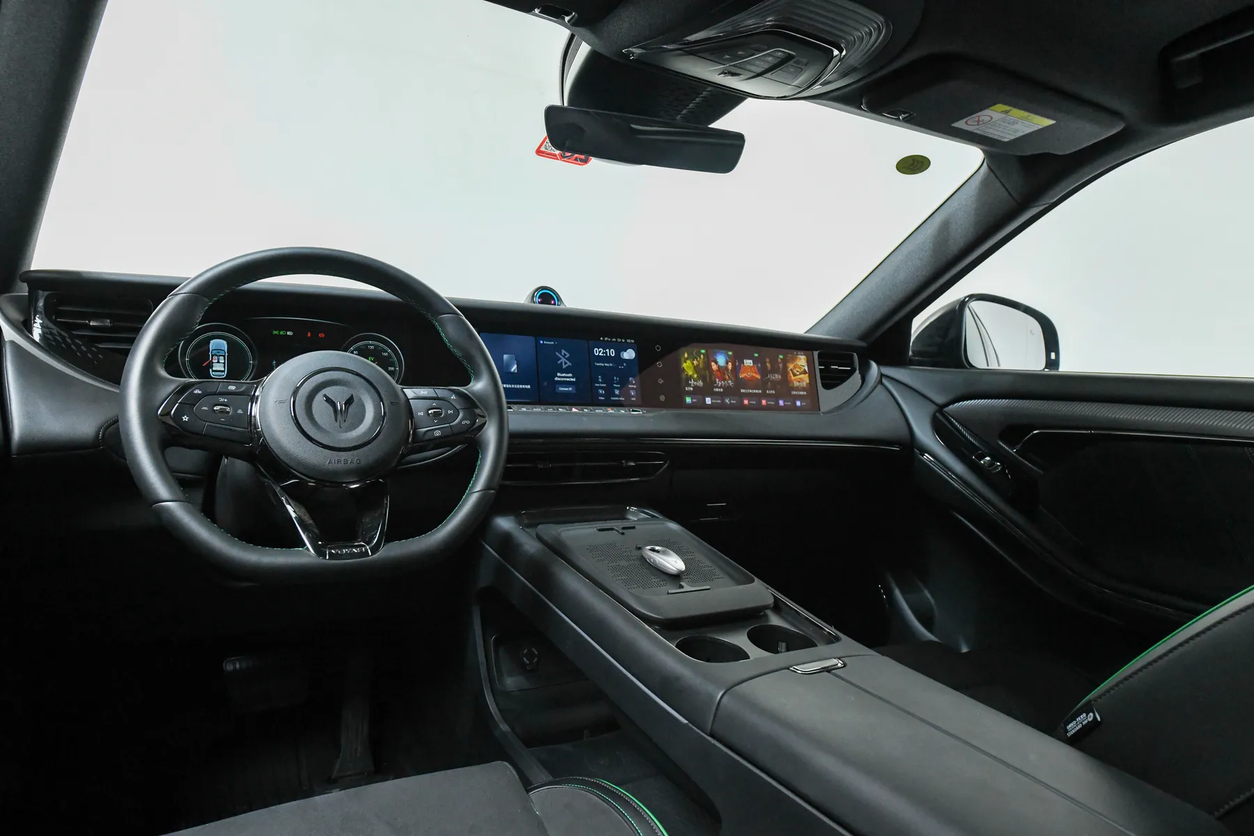 Voyah Free panoramic digital cockpit