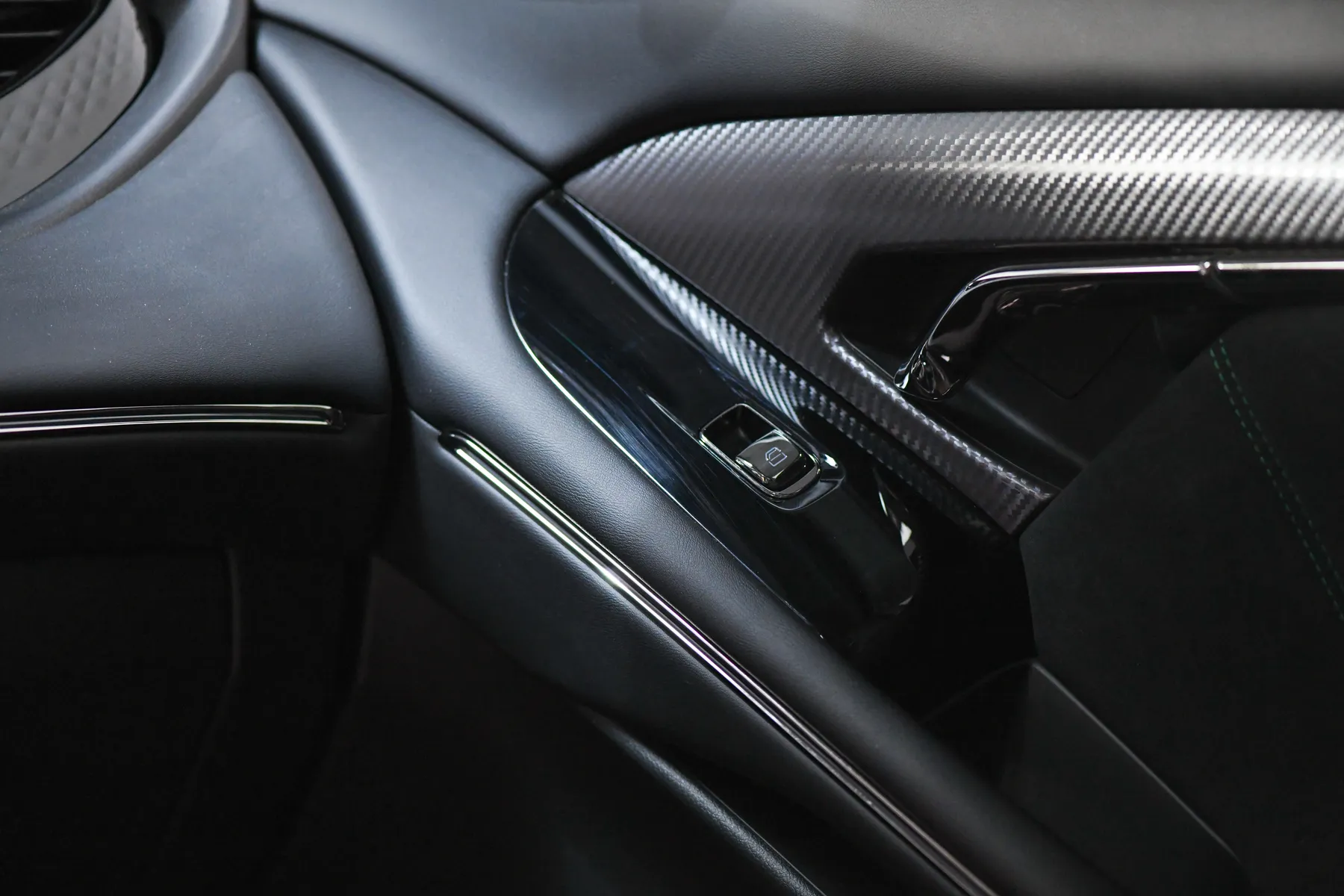 Voyah Free door trim and upholstery detail