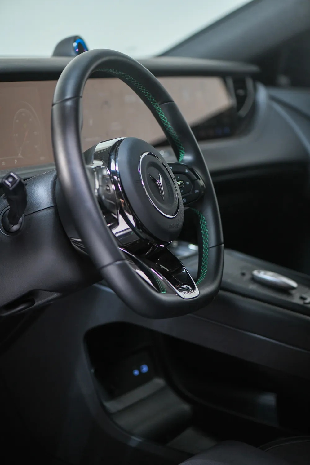 Voyah Free steering wheel and display