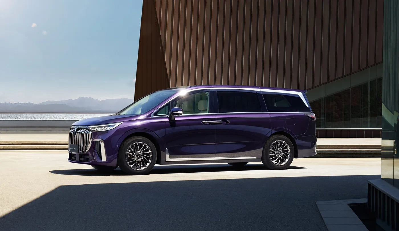 Voyah Dream front view